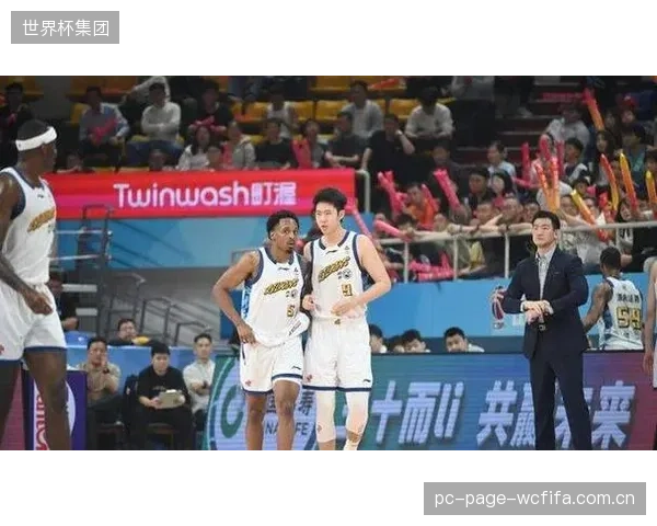 浙江广厦后卫赵岩昊因伤病状态下滑严重,合同到期后面临离队或降薪续约。 浙江广厦后卫赵岩昊因伤病状态下滑严重,合同到期后面临离队或降薪续约。
